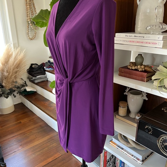 Aritzia Babaton purple ruching dress in size medium - Picture 5 of 8